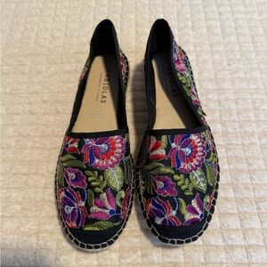 NEW Fabiolas Black Floral Embroidered Espadrille Flats Womens size 37 / 6.5